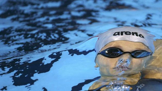 Simona Baumrtová během rozplavby na 200 m znak. Simona Baumrtová během rozplavby na 200 m znak.