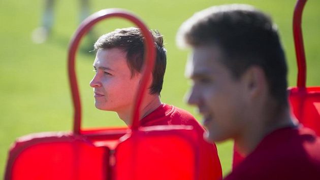 Fotbalista druholigových Pardubic Pavel Sokol (vlevo) při společném tréninku. Fotbalista druholigových Pardubic Pavel Sokol (vlevo) při společném tréninku.