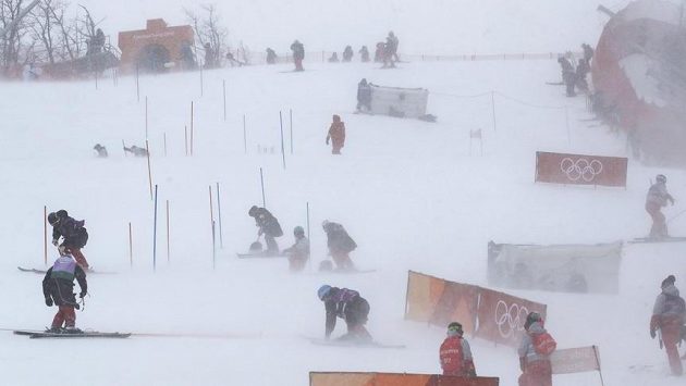 Nepříznivé počasí si vyžádalo odklad středečního slalomu žen. Nepříznivé počasí si vyžádalo odklad středečního slalomu žen.