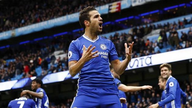 Cesc Fábregas z Cheslea se raduje po gólu proti Sunderlandu. Cesc Fábregas z Cheslea se raduje po gólu proti Sunderlandu.