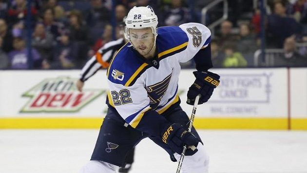 Obránce Kevin Shattenkirk míří ze St. Louis do Washingtonu. Obránce Kevin Shattenkirk míří ze St. Louis do Washingtonu.