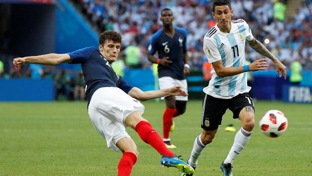 Francouz Benjamin Pavard dává nejhezčí gól MS. Francouz Benjamin Pavard dává nejhezčí gól MS.