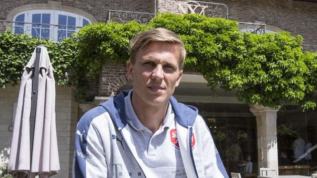 Bořek Dočkal před hotelem v Bruselu. Bořek Dočkal před hotelem v Bruselu.