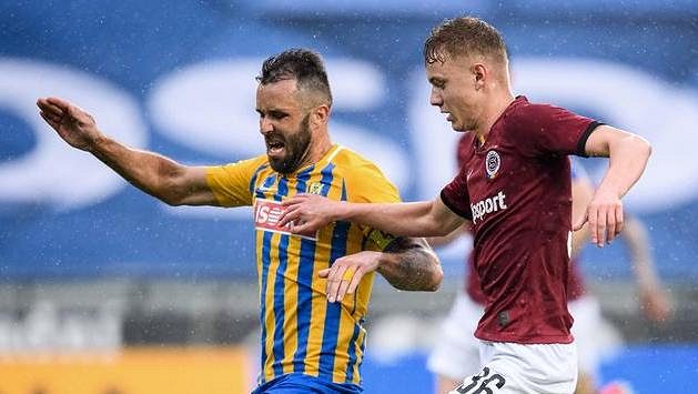Jan Žídek z Opavy a Adam Karabec ze Sparty. Jan Žídek z Opavy a Adam Karabec ze Sparty.