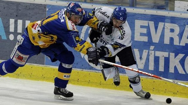 Ondřej Roman (vpravo) ještě v dresu Vítkovic. Ondřej Roman (vpravo) ještě v dresu Vítkovic.