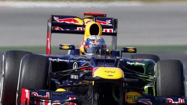 Sebastian Vettel na trati v Barceloně Sebastian Vettel na trati v Barceloně
