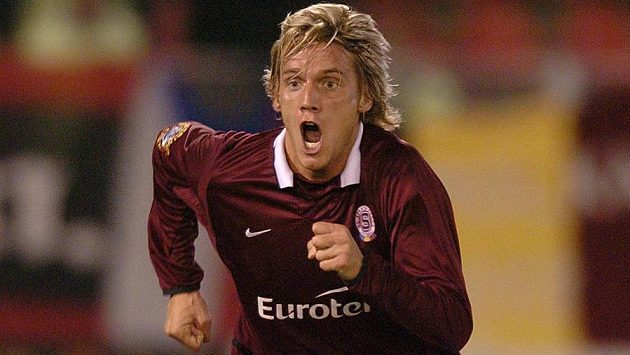 Obránce Sparty Radoslav Kováč oslavuje svůj gól během ligového derby se Slavií, které se hrálo 14. března 2004 na Strahově. Obránce Sparty Radoslav Kováč oslavuje svůj gól během ligového derby se Slavií, které se hrálo 14. března 2004 na Strahově.