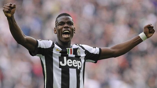 Paul Pogba z Juventusu slaví výhru nad Catanií. Paul Pogba z Juventusu slaví výhru nad Catanií.