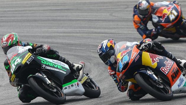 Český motocyklový závodník Jakub Kornfeil (vlevo). Český motocyklový závodník Jakub Kornfeil (vlevo).