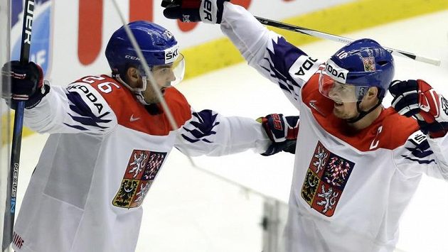 Michal Řepík (vlevo) se raduje z trefy proti USA společně s Romanem Červenkou. Michal Řepík (vlevo) se raduje z trefy proti USA společně s Romanem Červenkou.