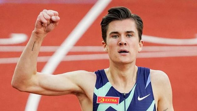 Nor Jakob Ingebrigtsen v rámci týmového souboje na 2000 metrů v Oslu. Nor Jakob Ingebrigtsen v rámci týmového souboje na 2000 metrů v Oslu.