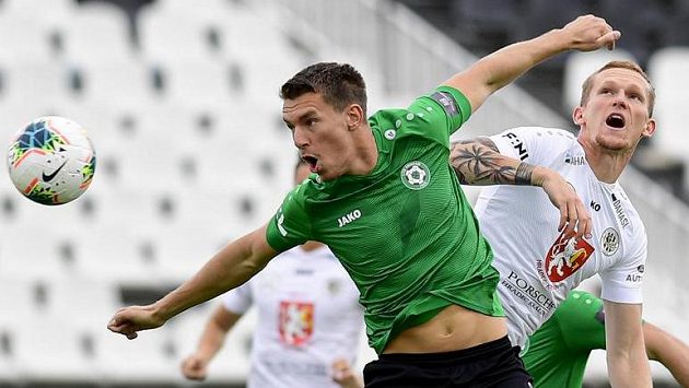 Zleva Zdeněk Folprecht z Příbrami a Petr Kodeš z Hradce Králové. Zleva Zdeněk Folprecht z Příbrami a Petr Kodeš z Hradce Králové.