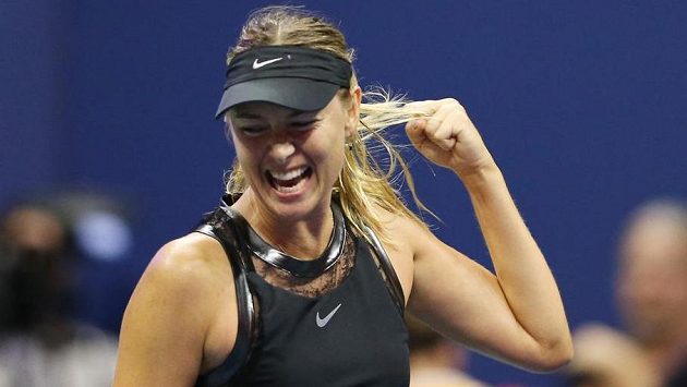 Maria Šarapovová se raduje, v ostře sledovaném duelu zdolala na US Open světovou dvojku. Maria Šarapovová se raduje, v ostře sledovaném duelu zdolala na US Open světovou dvojku.