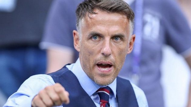 Phil Neville příští rok v červenci po vypršení smlouvy skončí u ženské anglické fotbalové reprezentac Phil Neville příští rok v červenci po vypršení smlouvy skončí u ženské anglické fotbalové reprezentac