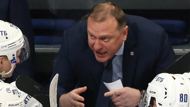 Trenér Vladimir Vorobjov dostal v KHL padáka. Trenér Vladimir Vorobjov dostal v KHL padáka.