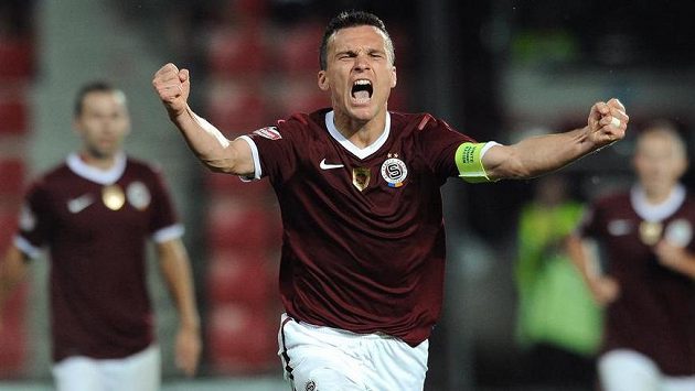 Sparťanský kanonýr David Lafata oslavuje vítězný gól proti Bohemians 1905. Sparťanský kanonýr David Lafata oslavuje vítězný gól proti Bohemians 1905.