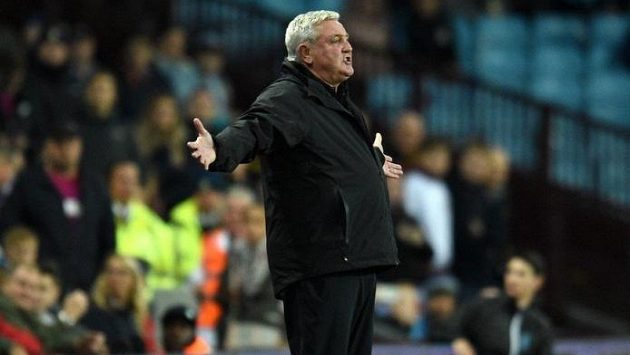 Steve Bruce to nemá u fanoušků Aston Villy jednoduché Steve Bruce to nemá u fanoušků Aston Villy jednoduché