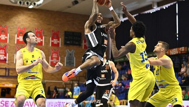 Basketbalisté Nymburka jsou ve finále Basketbalisté Nymburka jsou ve finále