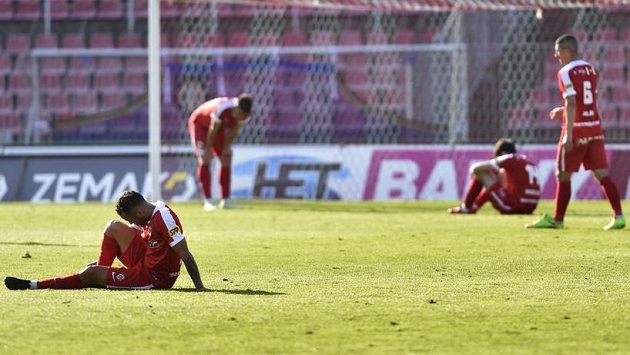Hráči Brna (zprava) Tomáš Pilík, Konstantin Bazeljuk, Antonín Růsek a Rafael Acosta po prohraném zápase. Hráči Brna (zprava) Tomáš Pilík, Konstantin Bazeljuk, Antonín Růsek a Rafael Acosta po prohraném zápase.