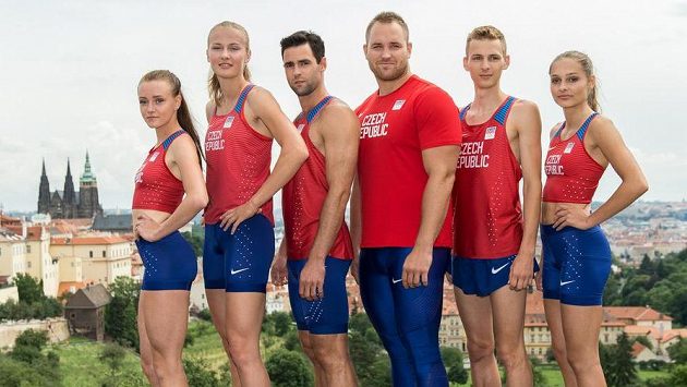 Atleti (zleva): Nikola Bendová, Michaela Hrubá, Jan Kudlička, Tomáš Staněk, Filip Sasínek a Tereza Vokálová v dresech pro LOH v Riu. Atleti (zleva): Nikola Bendová, Michaela Hrubá, Jan Kudlička, Tomáš Staněk, Filip Sasínek a Tereza Vokálová v dresech pro LOH v Riu.