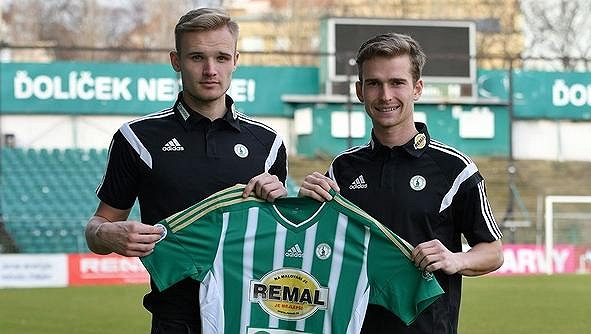 Obránce Jiří Bederka (vlevo) a záložník Jan Záviška, nové posily Bohemians 1905. Obránce Jiří Bederka (vlevo) a záložník Jan Záviška, nové posily Bohemians 1905.