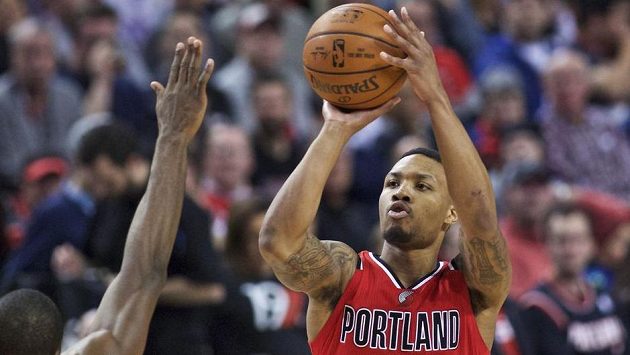 Basketbalista Portlandu Damian Lillard v zápase proti Oklahomě. Basketbalista Portlandu Damian Lillard v zápase proti Oklahomě.