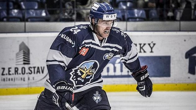 Brendon Nash bude i nadále oblékat kladenský dres. Brendon Nash bude i nadále oblékat kladenský dres.