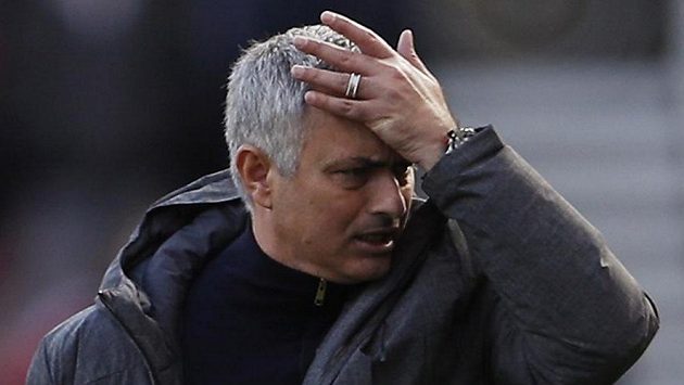 Emotivní jak vždy. Kouč Manchesteru United José Mourinho v utkání proti Middlesbrough. Emotivní jak vždy. Kouč Manchesteru United José Mourinho v utkání proti Middlesbrough.