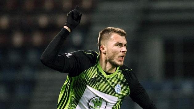 Nikolaj Komličenko z Mladé Boleslavi slaví hattrick v Olomouci. Nikolaj Komličenko z Mladé Boleslavi slaví hattrick v Olomouci.