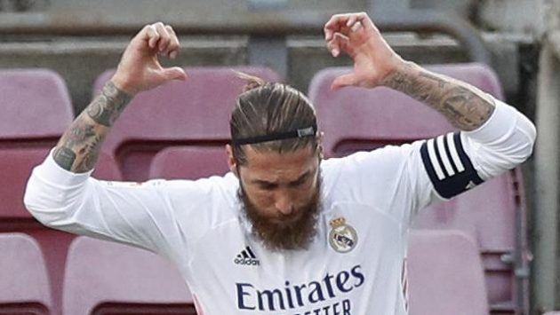 Sergio Ramos z Realu Madrid oslavuje proměněný pokutový kop. Sergio Ramos z Realu Madrid oslavuje proměněný pokutový kop.