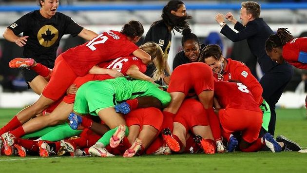 Fotbalistky Kanady se radují z olympijského zlata Fotbalistky Kanady se radují z olympijského zlata
