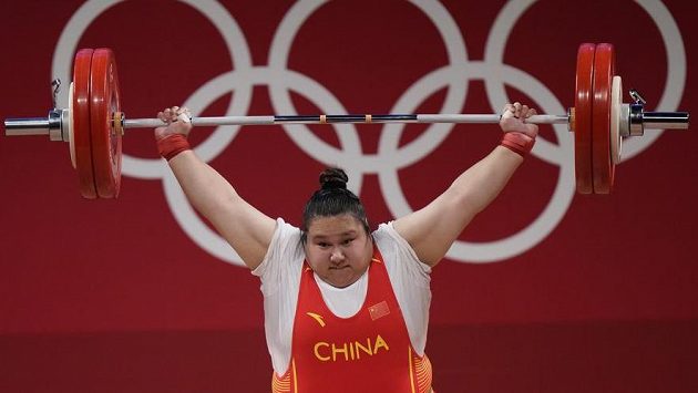 Čínská vzpěračka Li Wen-wen vítězí v olympijském rekordu. Čínská vzpěračka Li Wen-wen vítězí v olympijském rekordu.