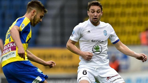 Patrik Žitný z Teplic má v poslední době pořádně nabito. Gól dal v nejvyšší soutěži Mladé Boleslavi. Patrik Žitný z Teplic má v poslední době pořádně nabito. Gól dal v nejvyšší soutěži Mladé Boleslavi.
