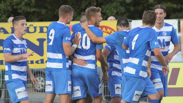 Fotbalisté Ústí se radují z prvního gólu v utkání proti Jihlavě. Fotbalisté Ústí se radují z prvního gólu v utkání proti Jihlavě.