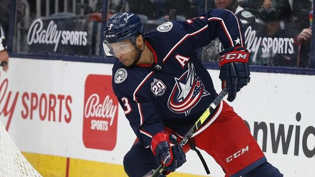 Seth Jones z Columbusu při utkání s Nashvillem. Seth Jones z Columbusu při utkání s Nashvillem.