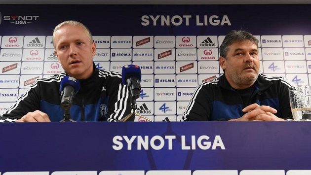 Hlavní trenér Sigmy Olomouc Václav Jílek a sportovní manažer klubu Ladislav Minář. Hlavní trenér Sigmy Olomouc Václav Jílek a sportovní manažer klubu Ladislav Minář.