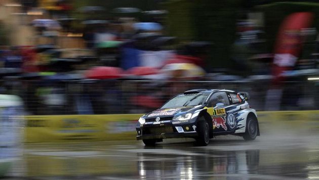 Sébastien Ogier se spolujezdcem Julienem Ingrassiou. Sébastien Ogier se spolujezdcem Julienem Ingrassiou.