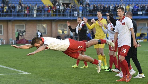 Fotbalista Petr Buchta ze Zlína se raduje z vítězství nad Slavií. Fotbalista Petr Buchta ze Zlína se raduje z vítězství nad Slavií.