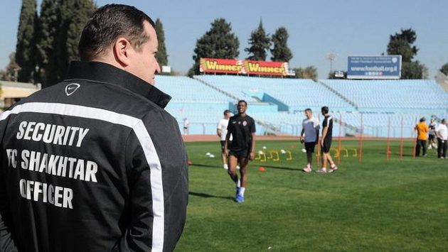 Fotbalisté Šachtaru trénují v Izraeli pod přísným dozorem vlastní ochranky. Fotbalisté Šachtaru trénují v Izraeli pod přísným dozorem vlastní ochranky.