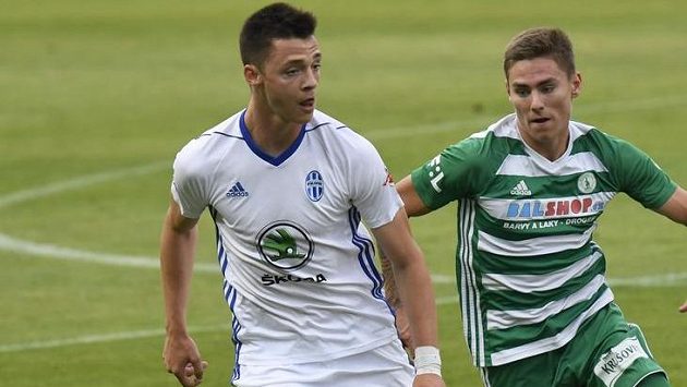 Zleva Dominik Janošek z Boleslavi a Jan Vodháněl z Bohemians. Zleva Dominik Janošek z Boleslavi a Jan Vodháněl z Bohemians.