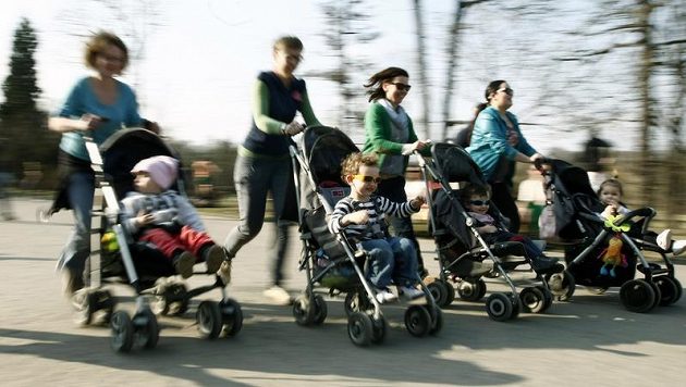 A jedéééém. Závody kočárků ve Stromovce A jedéééém. Závody kočárků ve Stromovce
