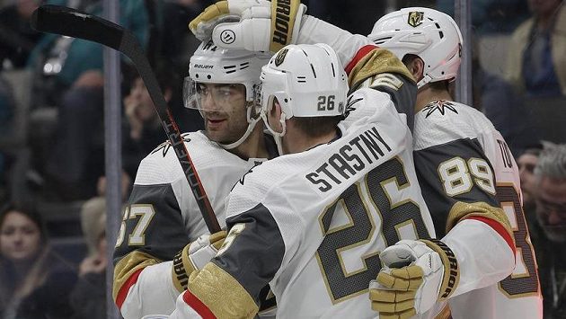 Hokejisté Las Vegas se radují z branky Hokejisté Las Vegas se radují z branky