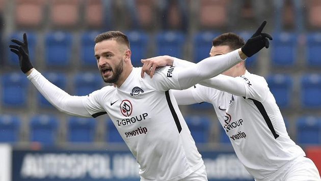 Zleva Tomáš Zajíc a Dominik Janošek ze Slovácka se radují z gólu. Zleva Tomáš Zajíc a Dominik Janošek ze Slovácka se radují z gólu.