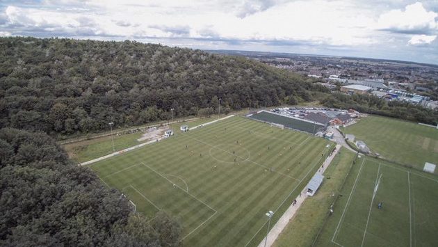 Sportovní areál v Mansfield Woodhouse je sídlem klubu Sherwood Colliery. Sportovní areál v Mansfield Woodhouse je sídlem klubu Sherwood Colliery.