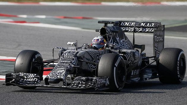 Australan Daniel Ricciardo z Red Bullu bv druhém dnu testování vozů formule 1 v Barceloně. Australan Daniel Ricciardo z Red Bullu bv druhém dnu testování vozů formule 1 v Barceloně.