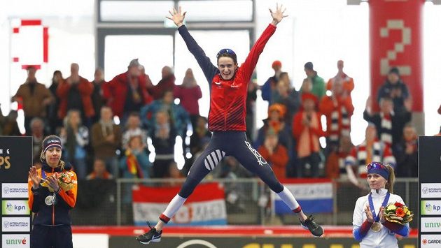 Další zlato! Martina Sáblíková vybojovala na MS v Německu první místo na trati 5000 metrů a dosáhla na devatenáctý světový primát v kariéře. Další zlato! Martina Sáblíková vybojovala na MS v Německu první místo na trati 5000 metrů a dosáhla na devatenáctý světový primát v kariéře.