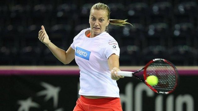 Petra Kvitová si stejně jako její kolegyně zvyká v Kluži na povrch kurtu pro utkání 1. kola Fed Cupu. Petra Kvitová si stejně jako její kolegyně zvyká v Kluži na povrch kurtu pro utkání 1. kola Fed Cupu.