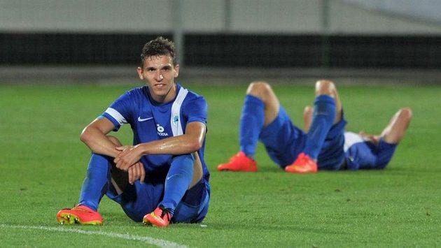 Liberečtí fotbalisté po prohře v Giurgiu. Vpředu záložník David Pavelka. Liberečtí fotbalisté po prohře v Giurgiu. Vpředu záložník David Pavelka.