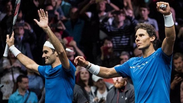 Rafael Nadal (vpravo) a Roger Federer při čtyřhře v rámci Laver Cupu. Rafael Nadal (vpravo) a Roger Federer při čtyřhře v rámci Laver Cupu.