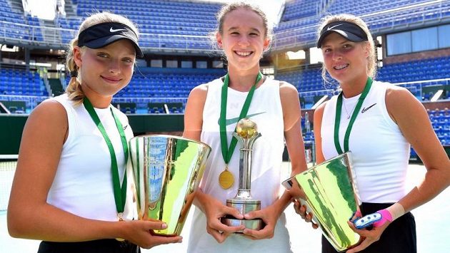 Veliké naděje českého tenisu zleva Brenda Fruhvirtová, Nikola Bartůňková a Linda Fruhvirtová Veliké naděje českého tenisu zleva Brenda Fruhvirtová, Nikola Bartůňková a Linda Fruhvirtová